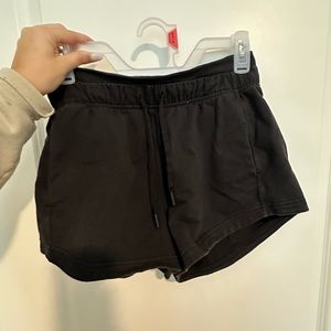 Lululemon inner glow short size 4 black